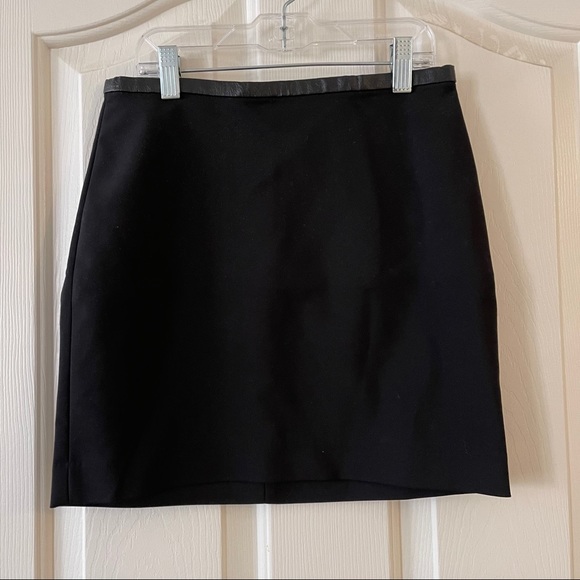 3/$20 H and m black skirt size 2